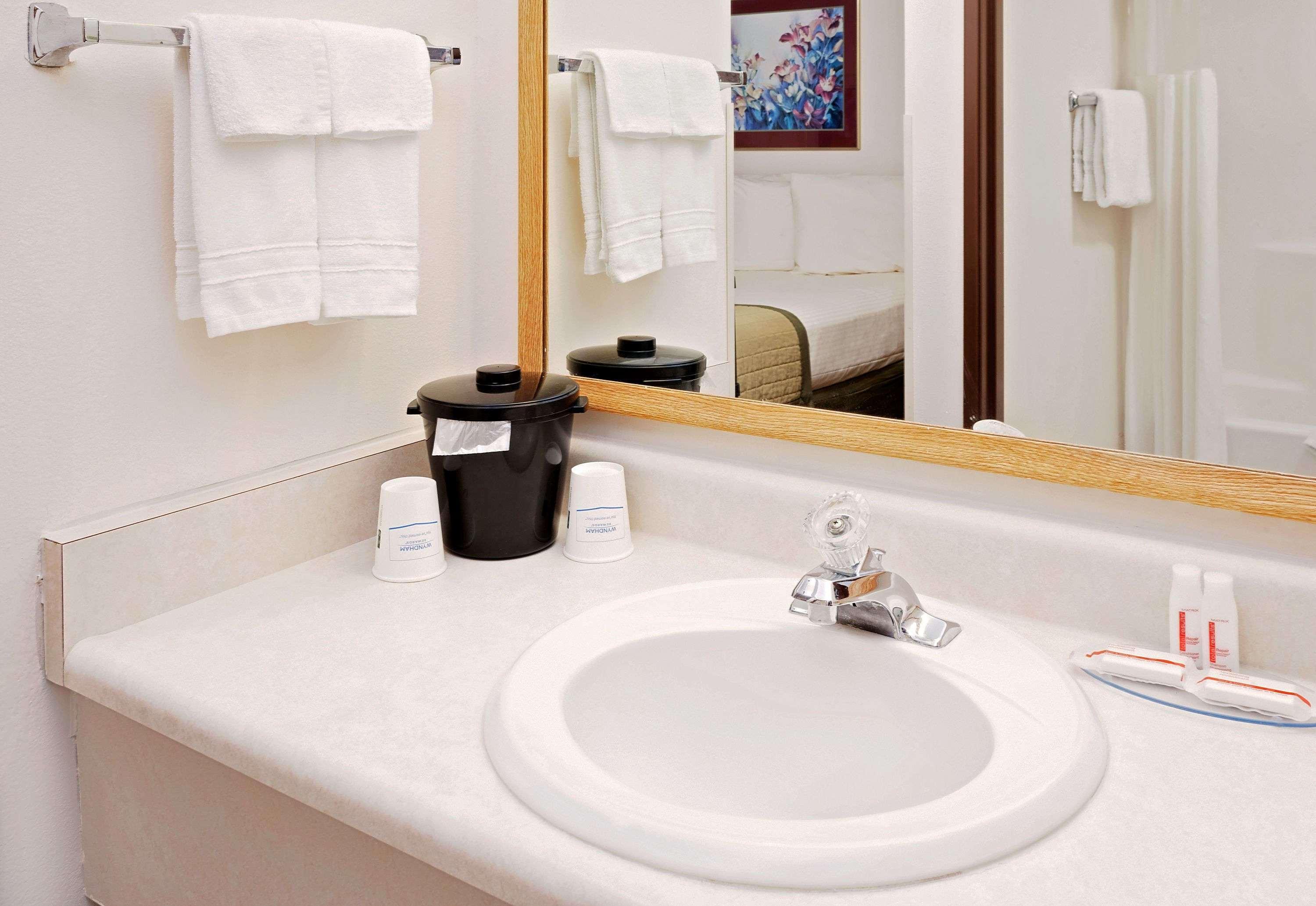 Baymont By Wyndham St. Joseph/Stevensville Ngoại thất bức ảnh